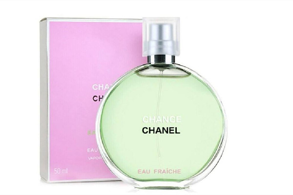 香奈兒香水的生產(chǎn)日期在哪看 香奈兒香水會(huì)變色嗎 香奈兒香水的生產(chǎn)日期在哪看 香奈兒香水會(huì)變色嗎