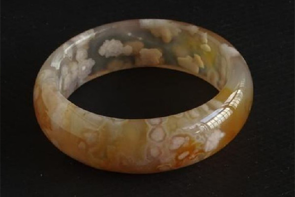 瑪瑙手鐲是亮的好還是不亮的好 瑪瑙手鐲買(mǎi)回來(lái)要不要凈化 瑪瑙手鐲是亮的好還是不亮的好 瑪瑙手鐲買(mǎi)回來(lái)要不要凈化