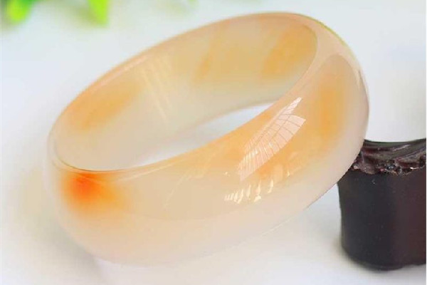 瑪瑙手鐲是亮的好還是不亮的好 瑪瑙手鐲買(mǎi)回來(lái)要不要凈化 瑪瑙手鐲是亮的好還是不亮的好 瑪瑙手鐲買(mǎi)回來(lái)要不要凈化