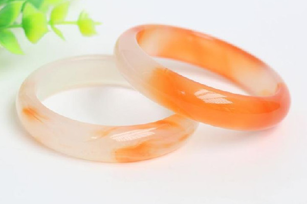 瑪瑙手鐲和翡翠手鐲哪個好 瑪瑙手鐲對身體好嗎 瑪瑙手鐲和翡翠手鐲哪個好 瑪瑙手鐲對身體好嗎