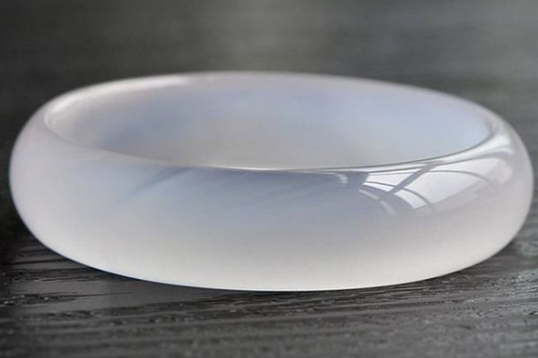 瑪瑙手鐲可以戴著洗澡嗎 瑪瑙手鐲佩戴要注意哪些 瑪瑙手鐲可以戴著洗澡嗎 瑪瑙手鐲佩戴要注意哪些