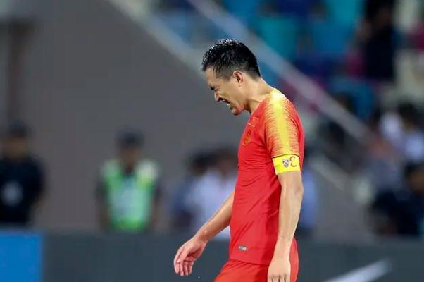 馮瀟霆:足球人不是不能接受批評 足球運動員為什么工資那么高 馮瀟霆:足球人不是不能接受批評 足球運動員為什么工資那么高