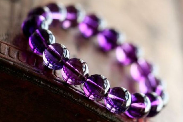 紫水晶戴左手還是右手 紫水晶對(duì)人體有什么好處 紫水晶戴左手還是右手 紫水晶對(duì)人體有什么好處