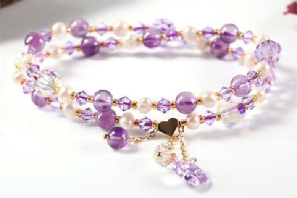 紫水晶戴左手還是右手 紫水晶對(duì)人體有什么好處 紫水晶戴左手還是右手 紫水晶對(duì)人體有什么好處