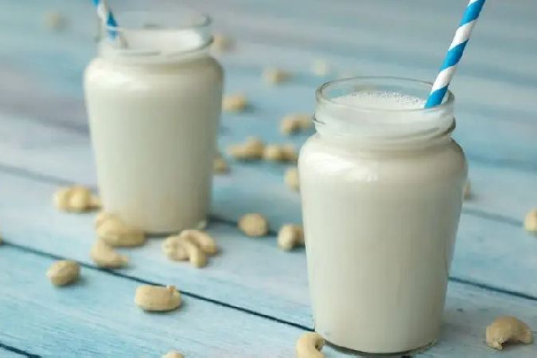 奶粉沖不開有疙瘩什么原因 奶粉是先放水還是奶粉 奶粉沖不開有疙瘩什么原因 奶粉是先放水還是奶粉