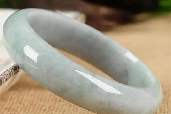 翡翠手鐲怎么選圈口 翡翠手鐲買(mǎi)大點(diǎn)好還是買(mǎi)小點(diǎn)好 翡翠手鐲怎么選圈口 翡翠手鐲買(mǎi)大點(diǎn)好還是買(mǎi)小點(diǎn)好