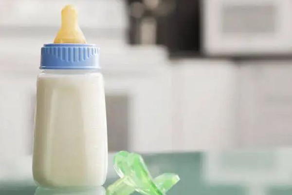 奶粉是進(jìn)口的好還是國產(chǎn)的好 奶粉買什么樣的好 奶粉是進(jìn)口的好還是國產(chǎn)的好 奶粉買什么樣的好