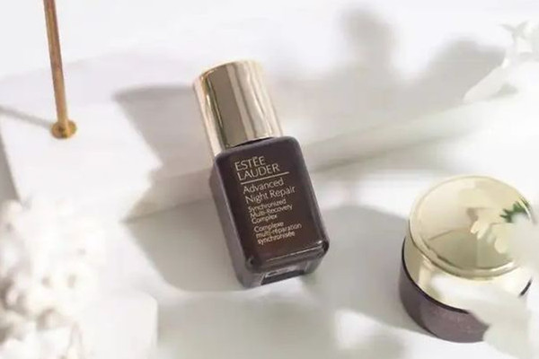 雅詩蘭黛小棕瓶精華液使用方法 雅詩蘭黛小棕瓶精華液怎么樣 雅詩蘭黛小棕瓶精華液使用方法 雅詩蘭黛小棕瓶精華液怎么樣