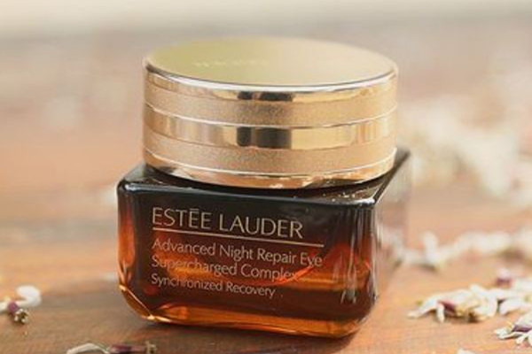 雅詩(shī)蘭黛小棕瓶眼霜怎么辨別真假 雅詩(shī)蘭黛小棕瓶眼霜有效期怎么看 雅詩(shī)蘭黛小棕瓶眼霜怎么辨別真假 雅詩(shī)蘭黛小棕瓶眼霜有效期怎么看