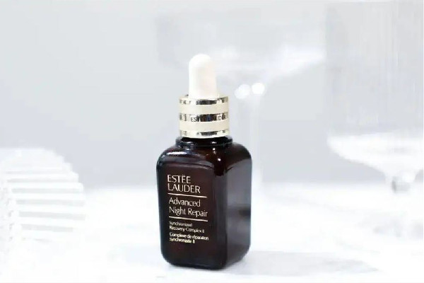 雅詩(shī)蘭黛小棕瓶是早晚使用嗎 雅詩(shī)蘭黛小棕瓶用在哪個(gè)步驟 雅詩(shī)蘭黛小棕瓶是早晚使用嗎 雅詩(shī)蘭黛小棕瓶用在哪個(gè)步驟