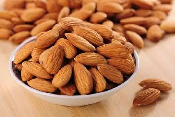 苦杏仁煲湯放多少合適 苦杏仁煲湯的做法 苦杏仁煲湯放多少合適 苦杏仁煲湯的做法