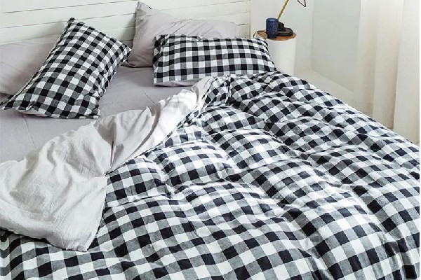 床單上黃漬怎么去掉 床單為什么會(huì)變黃 床單上黃漬怎么去掉 床單為什么會(huì)變黃