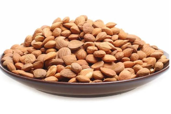 苦杏仁要去皮嗎 苦杏仁怎么處理才能吃 苦杏仁要去皮嗎 苦杏仁怎么處理才能吃