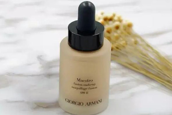 阿瑪尼粉底液紅標(biāo)藍(lán)標(biāo)有什么不同 阿瑪尼粉底液有哪幾款 阿瑪尼粉底液紅標(biāo)藍(lán)標(biāo)有什么不同 阿瑪尼粉底液有哪幾款