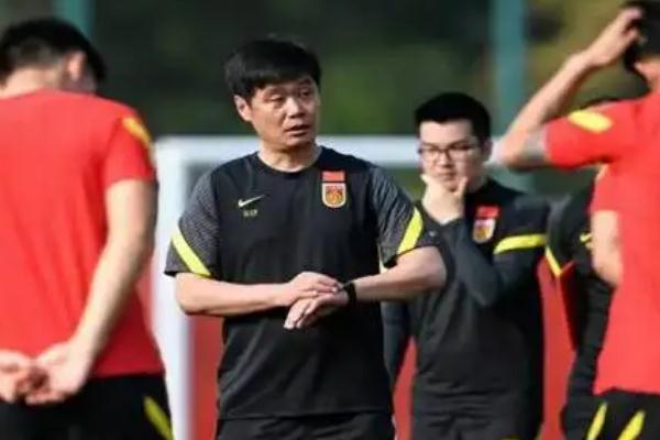 國(guó)足踢出最差表現(xiàn)?主帥提出表?yè)P(yáng) 國(guó)足是怎么選人的 國(guó)足踢出最差表現(xiàn)?主帥提出表?yè)P(yáng) 國(guó)足是怎么選人的