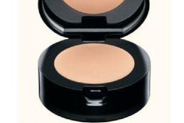 遮瑕膏和隔離霜誰先用 遮瑕膏和粉底液一樣嗎 遮瑕膏和隔離霜誰先用 遮瑕膏和粉底液一樣嗎