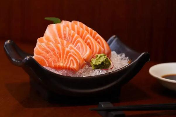 三文魚對女人的好處 女性吃三文魚的禁忌 三文魚對女人的好處 女性吃三文魚的禁忌