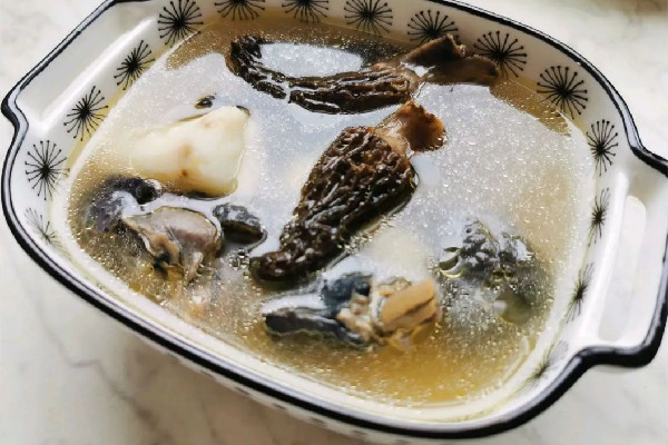 烏雞買公的好還是母的好 烏雞燉湯配什么最好 烏雞買公的好還是母的好 烏雞燉湯配什么最好