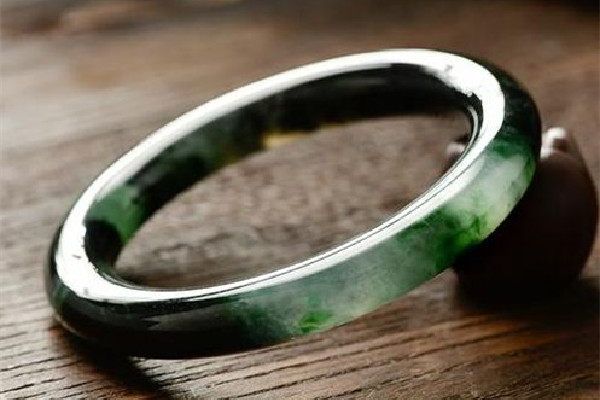 烏雞手鐲怎么辨別真假 烏雞手鐲買什么樣的 烏雞手鐲怎么辨別真假 烏雞手鐲買什么樣的