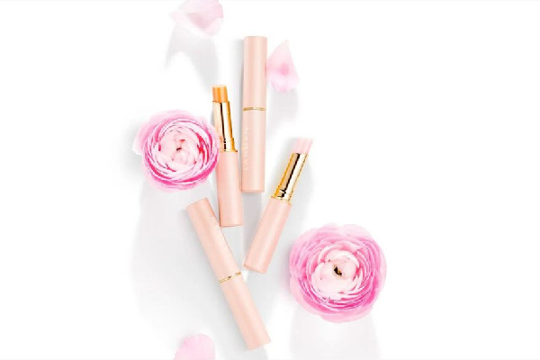 唇膏的作用和功能 唇膏要涂多久才有效果 唇膏的作用和功能 唇膏要涂多久才有效果