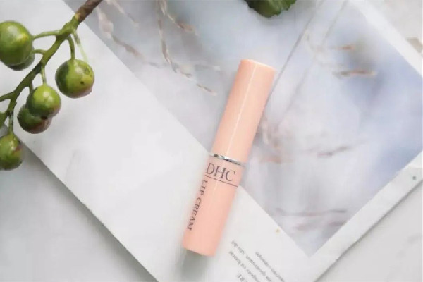 唇膏吃進(jìn)嘴里沒事吧 唇膏對(duì)人體有害嗎 唇膏吃進(jìn)嘴里沒事吧 唇膏對(duì)人體有害嗎