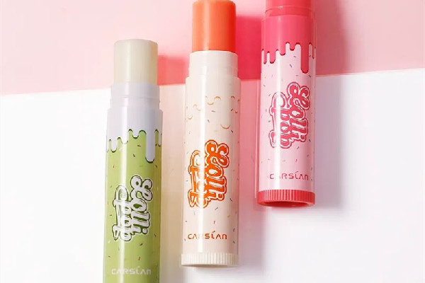 唇膏對嘴唇干裂有用嗎 唇膏對引起唇炎嗎 唇膏對嘴唇干裂有用嗎 唇膏對引起唇炎嗎