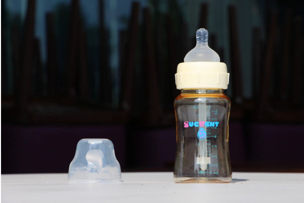 國內(nèi)奶瓶排行榜10強(qiáng) 奶瓶什么材質(zhì)的最好最安全 國內(nèi)奶瓶排行榜10強(qiáng) 奶瓶什么材質(zhì)的最好最安全