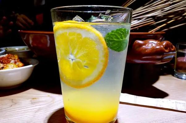 氣泡水的氣泡是怎么產(chǎn)生的 氣泡水是健康的嗎 氣泡水的氣泡是怎么產(chǎn)生的 氣泡水是健康的嗎