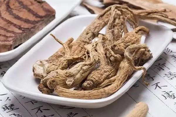 當(dāng)歸適合月經(jīng)前還是月經(jīng)后吃 當(dāng)歸對(duì)月經(jīng)有什么影響 當(dāng)歸適合月經(jīng)前還是月經(jīng)后吃 當(dāng)歸對(duì)月經(jīng)有什么影響