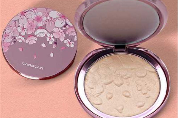 高光粉餅買白色還是香檳色 高光粉餅買什么顏色好 高光粉餅買白色還是香檳色 高光粉餅買什么顏色好