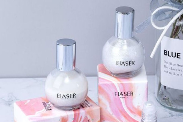 高光液與粉底液混合好嗎 高光液可以直接涂抹在身上嗎 高光液與粉底液混合好嗎 高光液可以直接涂抹在身上嗎