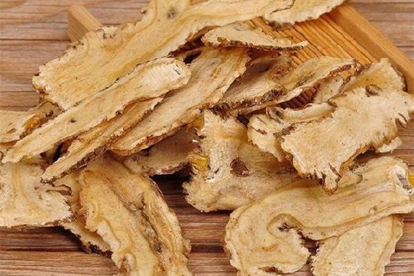 當(dāng)歸煲湯放多少合適 當(dāng)歸煲什么湯最補血補氣 當(dāng)歸煲湯放多少合適 當(dāng)歸煲什么湯最補血補氣