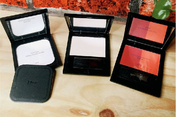 高光粉用在哪個(gè)步驟 高光粉可以當(dāng)散粉嗎 高光粉用在哪個(gè)步驟 高光粉可以當(dāng)散粉嗎