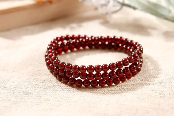 石榴石的功效和作用 石榴石可以辟邪嗎 石榴石的功效和作用 石榴石可以辟邪嗎