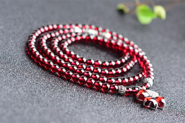 石榴石的價(jià)格一般是多少 石榴石有收藏價(jià)值嗎 石榴石的價(jià)格一般是多少 石榴石有收藏價(jià)值嗎