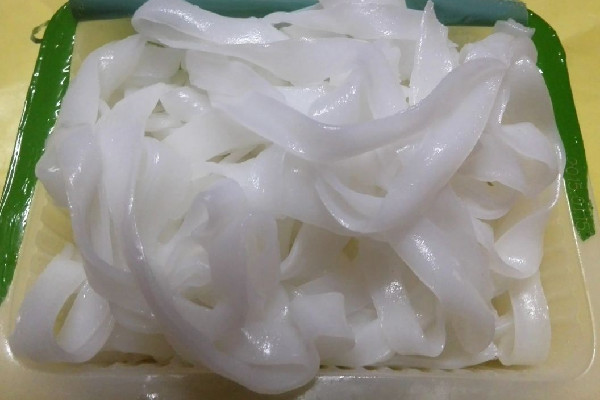 河粉可以生吃嗎 河粉是不是本來就是熟的 河粉可以生吃嗎 河粉是不是本來就是熟的