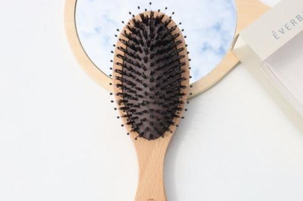 氣墊梳上的小毛絮怎么清理 氣墊梳可以水洗嗎 氣墊梳上的小毛絮怎么清理 氣墊梳可以水洗嗎