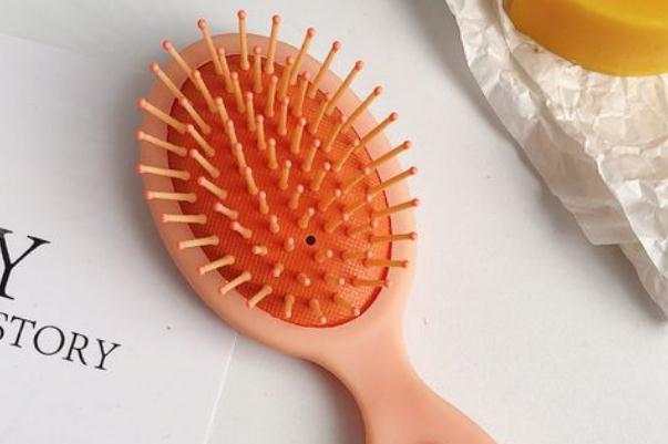 氣墊梳會把卷發(fā)梳直嗎 氣墊梳的優(yōu)勢 氣墊梳會把卷發(fā)梳直嗎 氣墊梳的優(yōu)勢