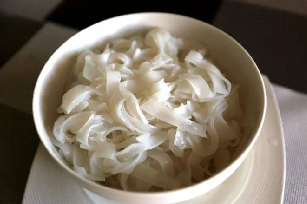 河粉有點(diǎn)酸味是變質(zhì)了嗎 河粉有股酸味能吃嗎 河粉有點(diǎn)酸味是變質(zhì)了嗎 河粉有股酸味能吃嗎