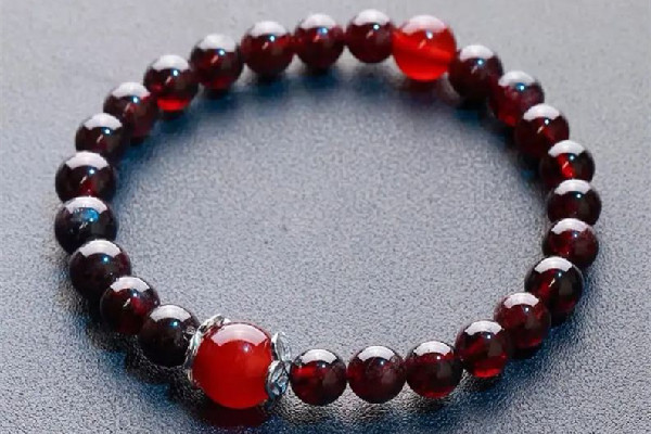 石榴石的價(jià)格一般是多少 石榴石有收藏價(jià)值嗎 石榴石的價(jià)格一般是多少 石榴石有收藏價(jià)值嗎