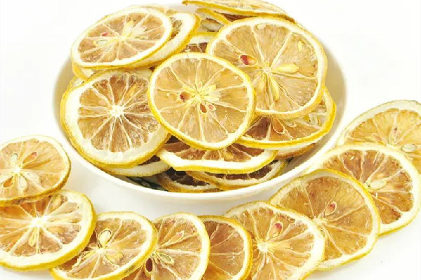 檸檬片變黑了是什么情況 檸檬片變黑了還能泡水喝嗎 檸檬片變黑了是什么情況 檸檬片變黑了還能泡水喝嗎