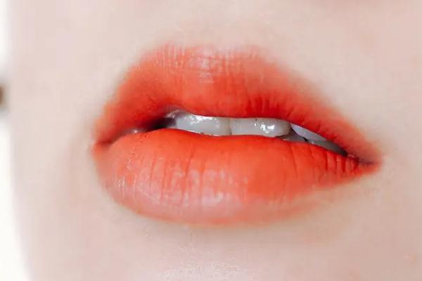 唇紋深是天生的嗎 唇紋深是身體哪里不好 唇紋深是天生的嗎 唇紋深是身體哪里不好