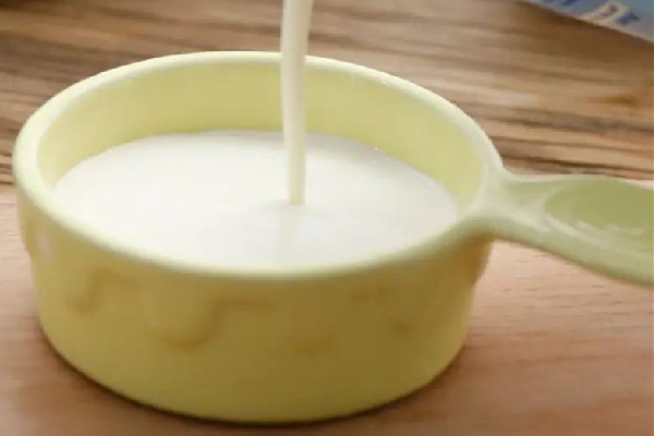 淡奶油凝固了還能用嗎 淡奶油什么樣子是壞了 淡奶油凝固了還能用嗎 淡奶油什么樣子是壞了