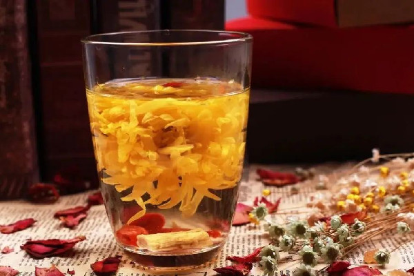 菊花茶可以加冰糖嗎 菊花茶加什么好喝 菊花茶可以加冰糖嗎 菊花茶加什么好喝