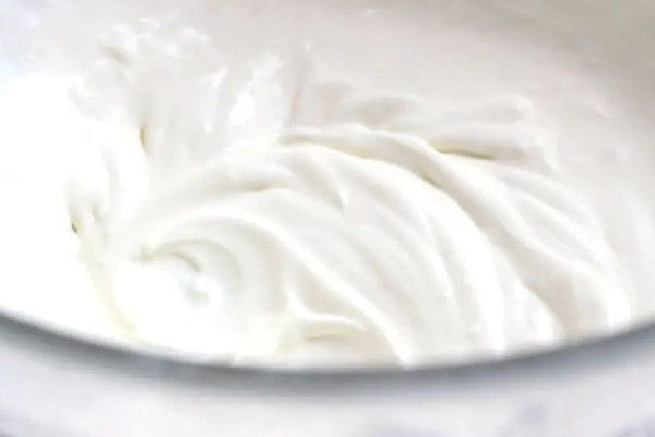 淡奶油打發(fā)成豆腐渣怎么補(bǔ)救 淡奶油要加糖打發(fā)嗎 淡奶油打發(fā)成豆腐渣怎么補(bǔ)救 淡奶油要加糖打發(fā)嗎