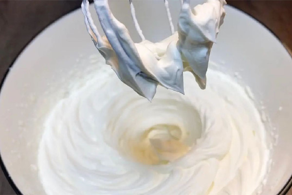 淡奶油適合做什么蛋糕 淡奶油做蛋糕方法 淡奶油適合做什么蛋糕 淡奶油做蛋糕方法