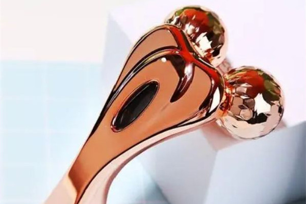 臉部按摩器滾輪有效果嗎 臉部按摩器和臉部刮痧器哪個好用