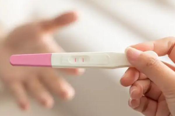 驗(yàn)孕棒有灰印是懷孕嗎 驗(yàn)孕棒有一條特別淺幾乎看不見(jiàn) 驗(yàn)孕棒有灰印是懷孕嗎 驗(yàn)孕棒有一條特別淺幾乎看不見(jiàn)