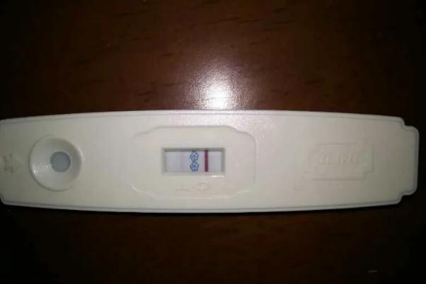 驗(yàn)孕棒有灰印是懷孕嗎 驗(yàn)孕棒有一條特別淺幾乎看不見(jiàn) 驗(yàn)孕棒有灰印是懷孕嗎 驗(yàn)孕棒有一條特別淺幾乎看不見(jiàn)