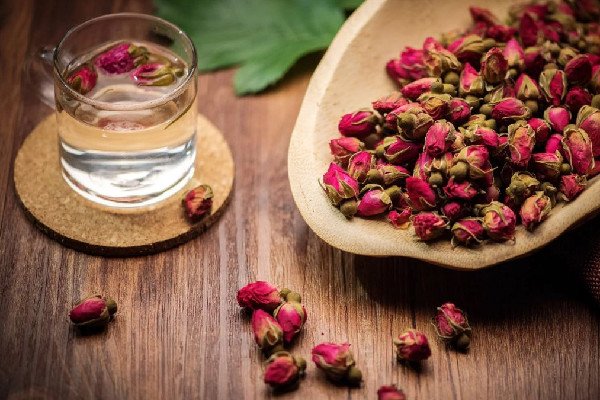 玫瑰花茶有減肥的作用嗎 玫瑰花茶適合什么樣的人群喝 玫瑰花茶有減肥的作用嗎 玫瑰花茶適合什么樣的人群喝